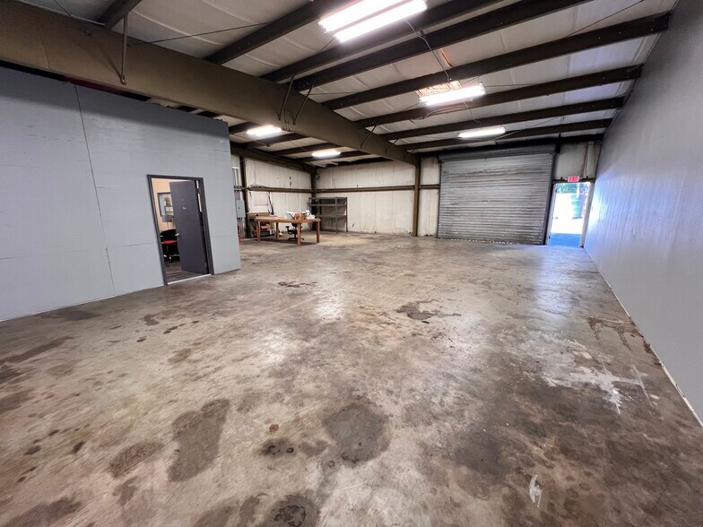 More Photos Of 237 Melody Ln, Casselberry Warehouse For Lease