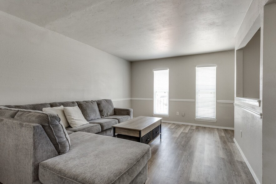 More Photos Of NW 10th St & N Classen Blvd, Oklahoma City Apartments For Sale