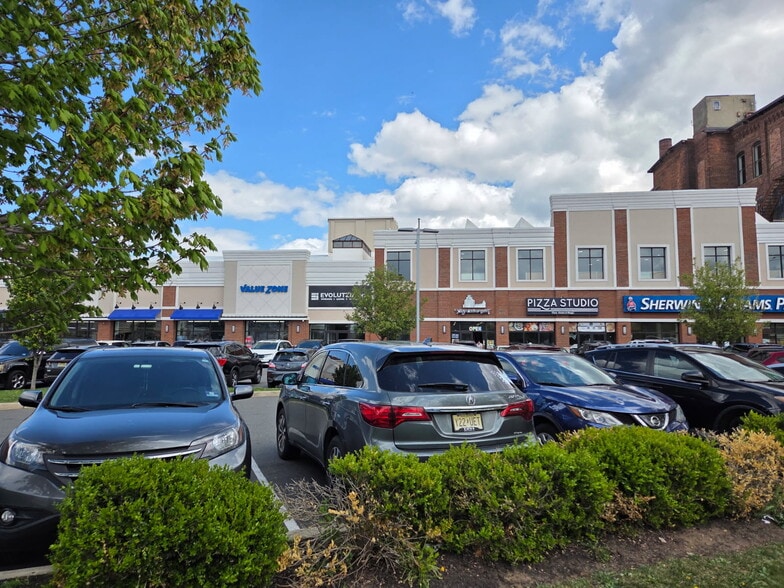 More Photos Of 90 Dayton Ave, Passaic Freestanding For Lease
