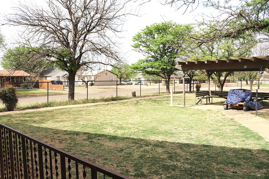 More Photos Of 202 W 3rd St, Hale Center Skilled Nursing Facility For Sale