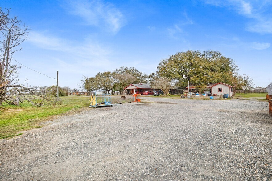 More Photos Of 9418 County Road 423, Navasota Specialty For Sale