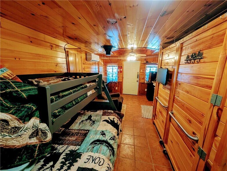 More Photos Of 74 2nd St, Moran Trailer Camper Park For Sale