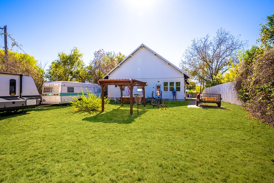 More Photos Of 4708 Heflin Ln, Austin Freestanding For Lease