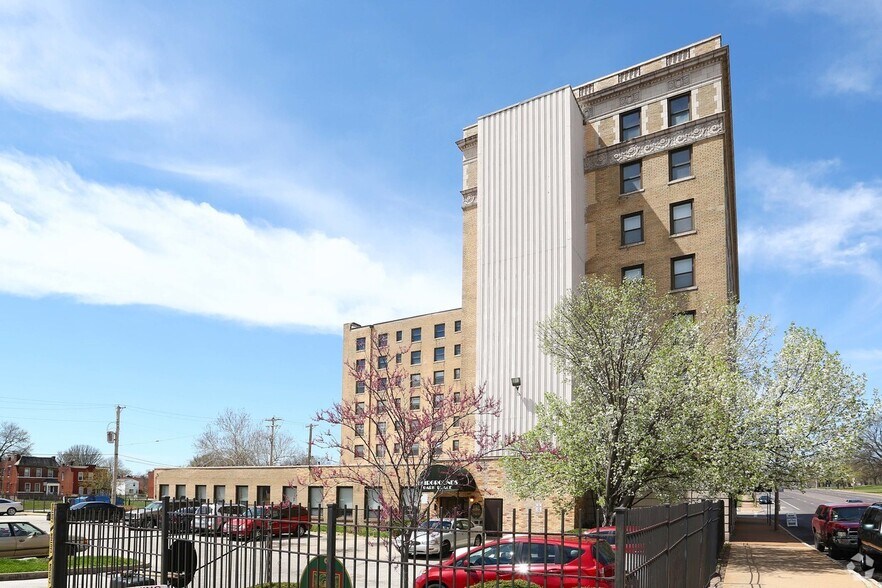 More Photos Of 3620-3630 N Spring Ave, Saint Louis Storefront For Lease