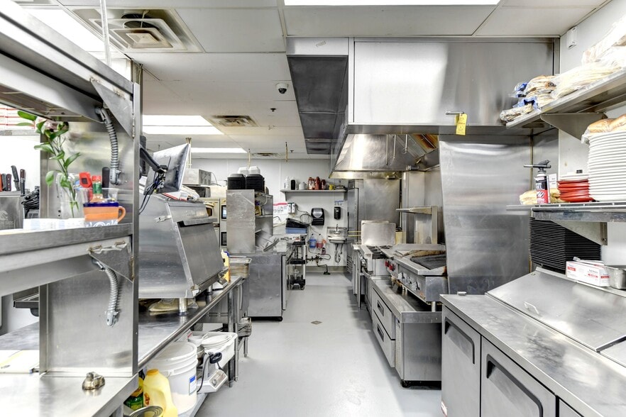 More Photos Of 18409 S Halsted St, Glenwood Storefront For Sale