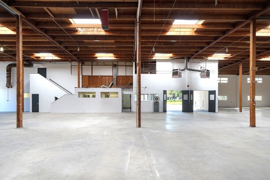 More Photos Of 1680 14th St, Oakland Warehouse For Lease