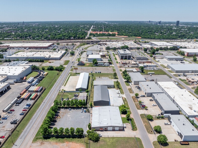 More Photos Of 116 NE 37th St, Oklahoma City Warehouse For Lease