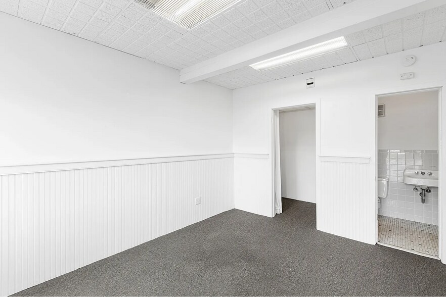 More Photos Of 59 Maple St, Southampton Office Residential For Lease