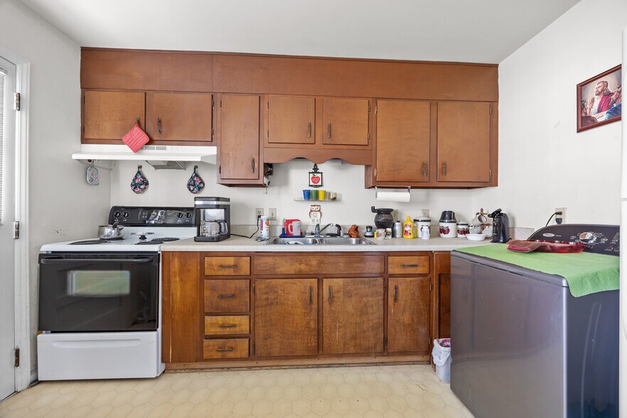 More Photos Of 2501 Vanstory St, Greensboro Apartments For Sale