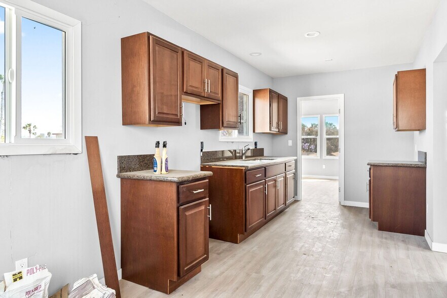 More Photos Of , San Ysidro General Retail For Sale