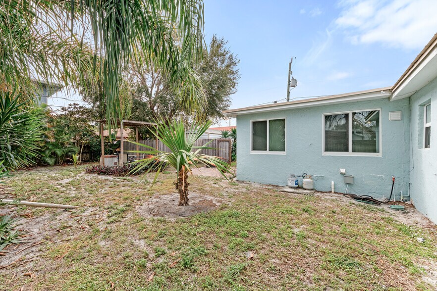 More Photos Of 112 Milton St, Lantana Apartments For Sale