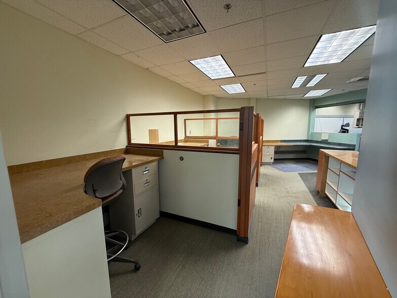 More Photos Of 9170 Jewel Lake Rd, Anchorage Office For Lease