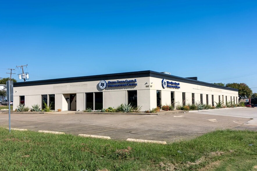 Primary Photo Of 517 N Carrier Pky, Grand Prairie Medical For Lease