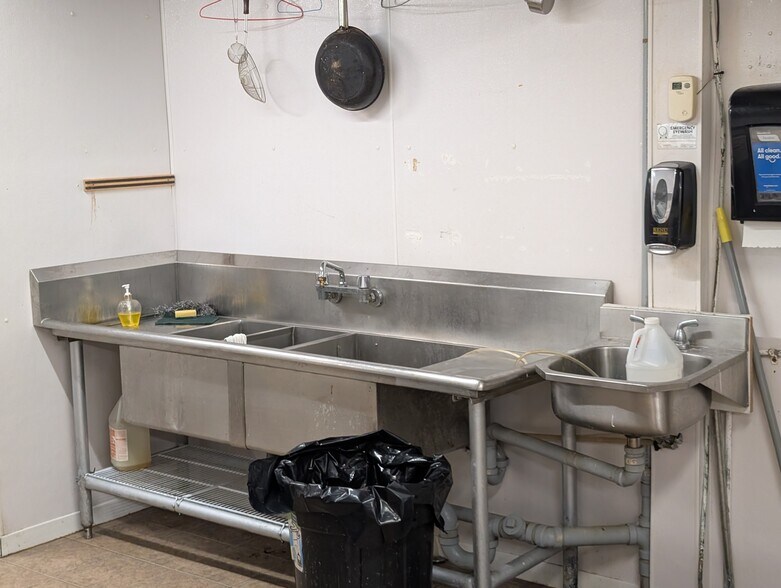 More Photos Of 2300 Wharncliffe Rd S, London Restaurant For Sale