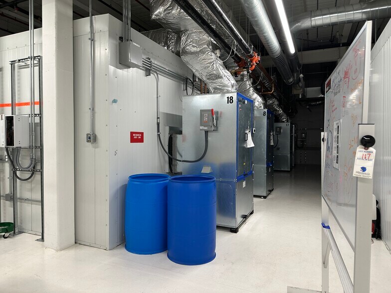 More Photos Of 1 Oak Hill Rd, Fitchburg Light Manufacturing For Lease