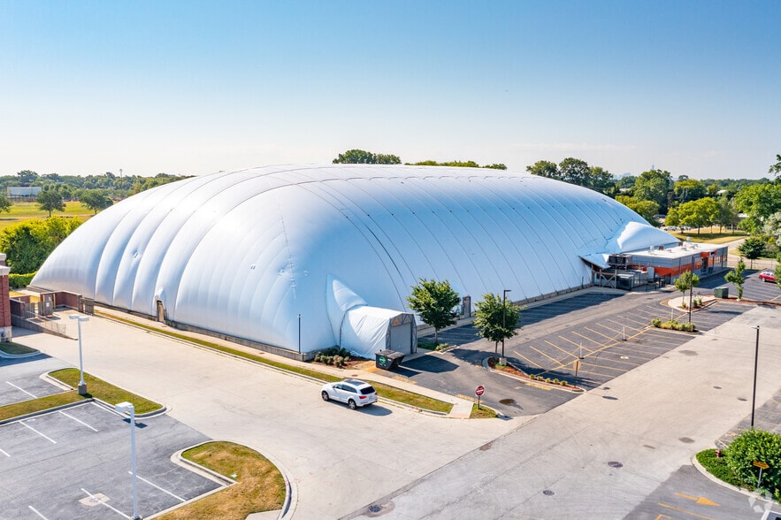 More Photos Of 2454 Oakton St, Evanston Baseball Field For Sale