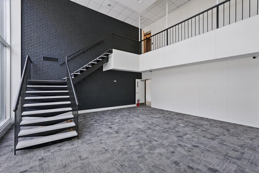 More Photos Of 23 Esquire Rd, North Billerica Manufacturing For Lease