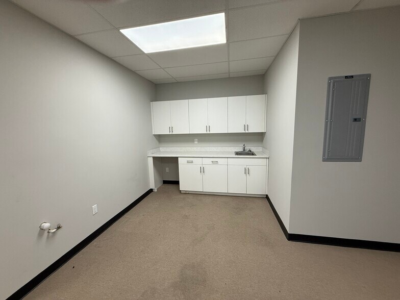 More Photos Of 130 Integra Breeze Ln, Daytona Beach Office For Lease