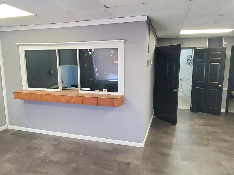 More Photos Of 1400 Shorter Ave NW, Rome Flex For Sale