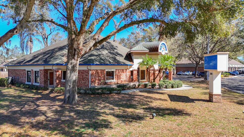 More Photos Of 3203 Lithia Pinecrest Rd, Valrico Medical For Sale