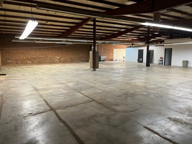 More Photos Of 108 S Walnut Cir, Greensboro Warehouse For Sale