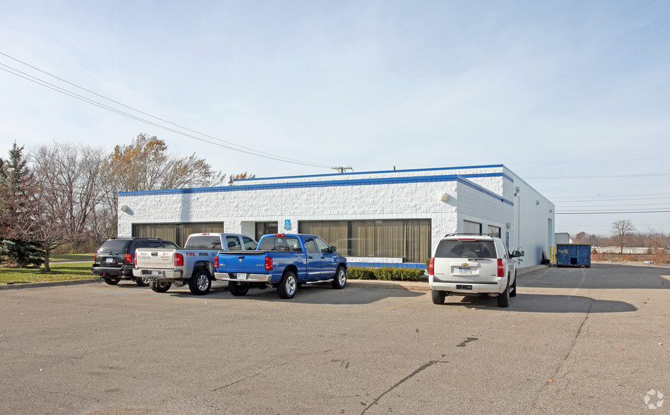 Primary Photo Of 37829 Groesbeck Hwy, Clinton Township Warehouse For Lease