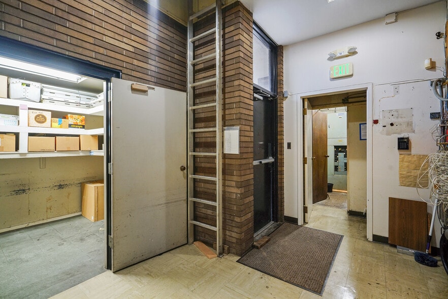 More Photos Of 1414 Webster St, Alameda Bank For Lease