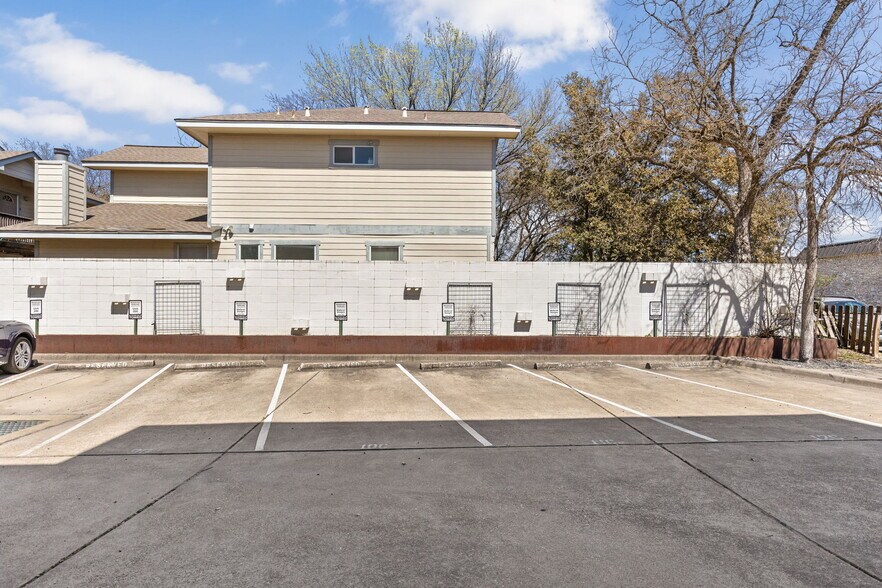 More Photos Of 508 E 53rd St, Austin Loft Creative Space For Sale