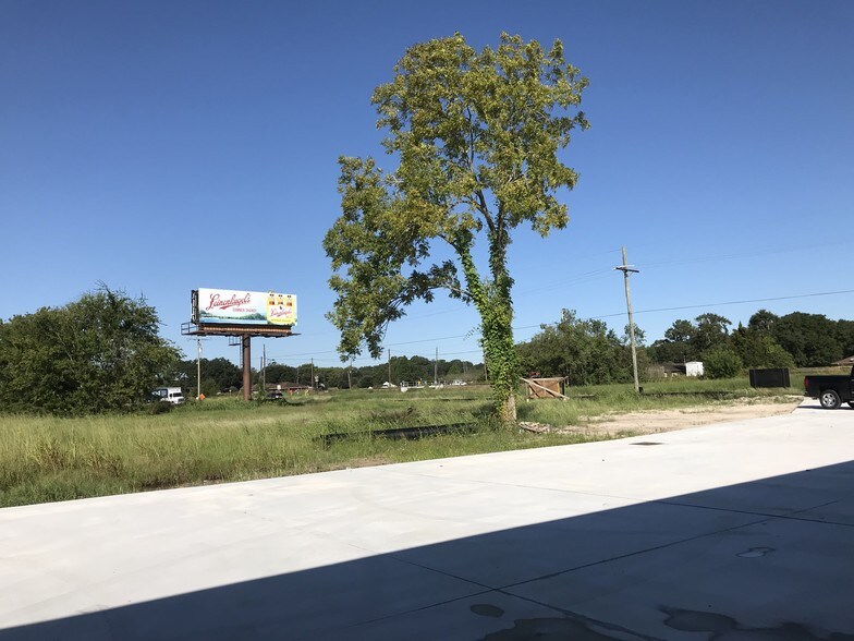 More Photos Of 8727 College St, Beaumont Warehouse For Lease