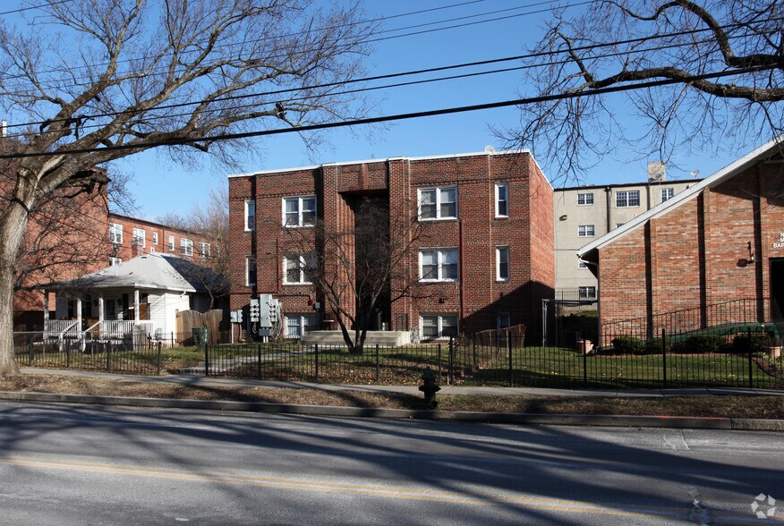 More Photos Of 4950-4952 Benning Rd SE, Washington Apartments For Sale