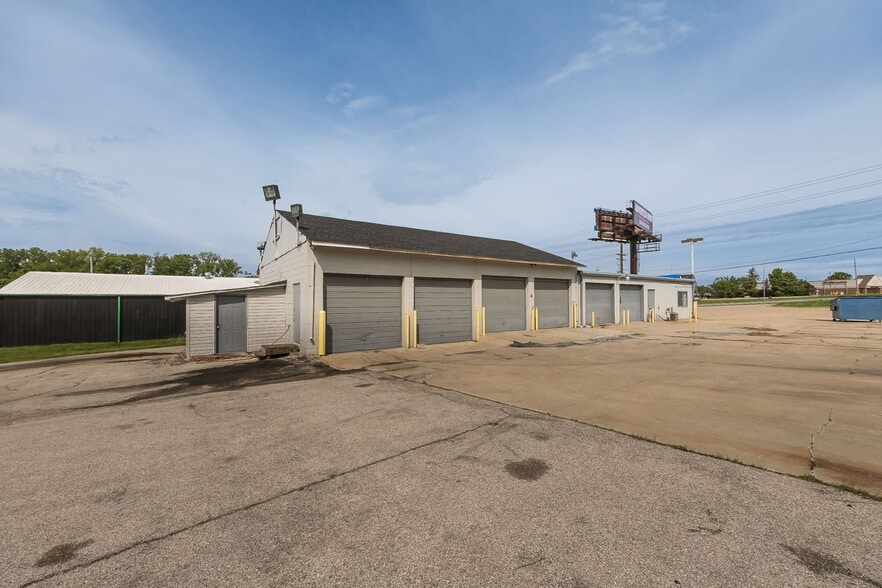 More Photos Of 4516 S St Peters Pky, Saint Charles Auto Dealership For Sale