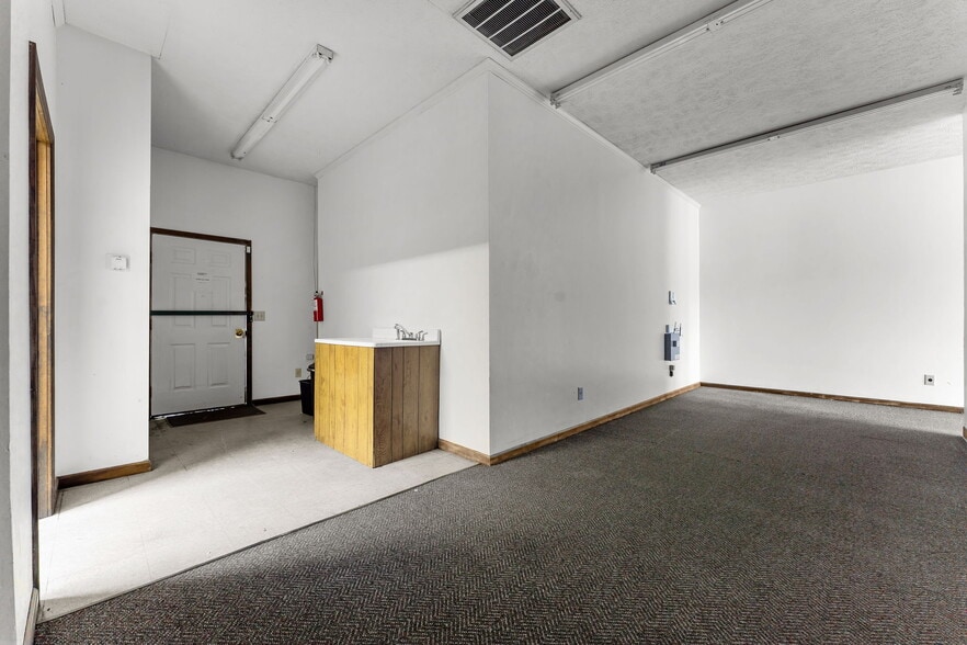 More Photos Of 402-406 Harris Ave, Raeford Storefront Retail Office For Sale