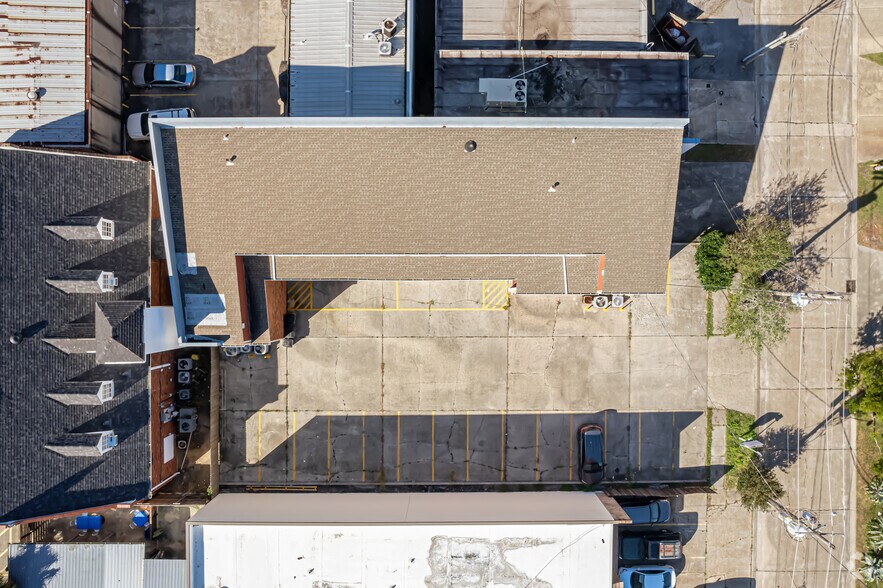 More Photos Of 3120 20th St, Metairie Office For Sale