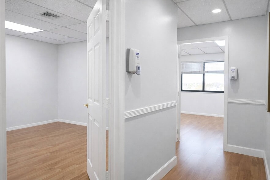 More Photos Of 3383 NW 7th St, Miami Medical For Lease