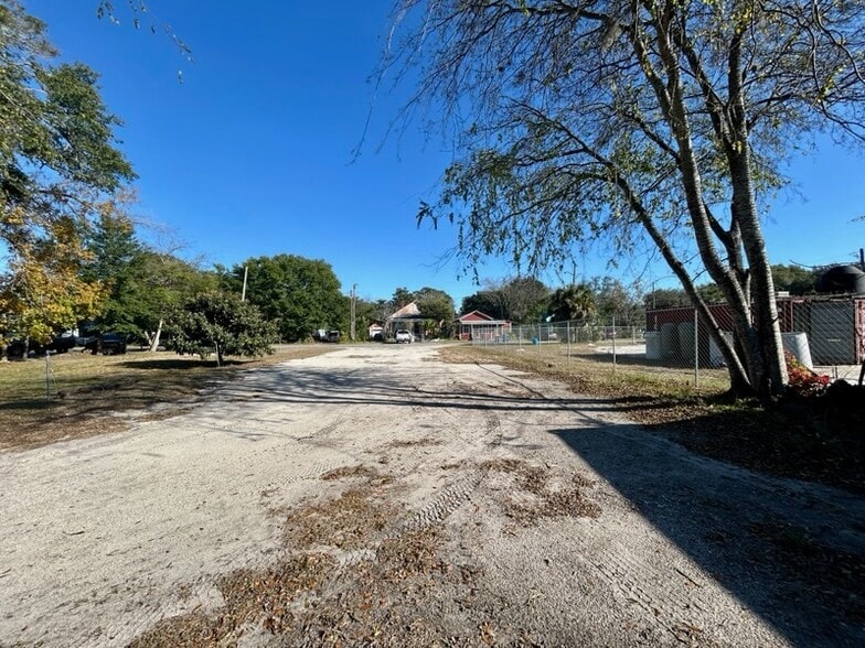 More Photos Of 320 S 8th St, Fernandina Beach Freestanding For Lease