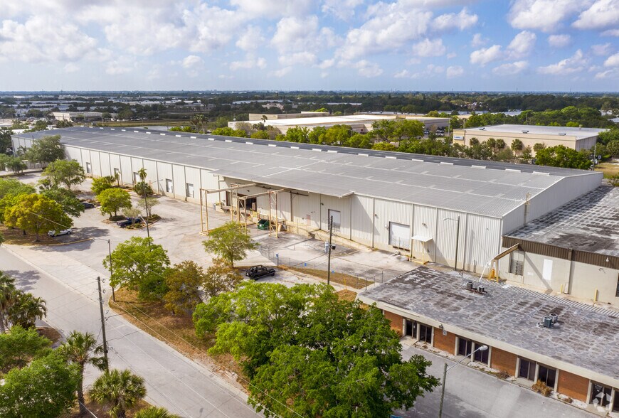 More Photos Of 6750 N Bryan Dairy Rd, Seminole Distribution For Sale
