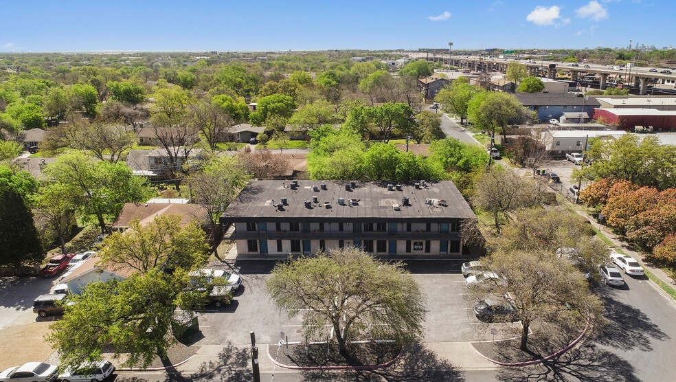 More Photos Of 8502 Dryfield Dr, Austin Apartments For Sale