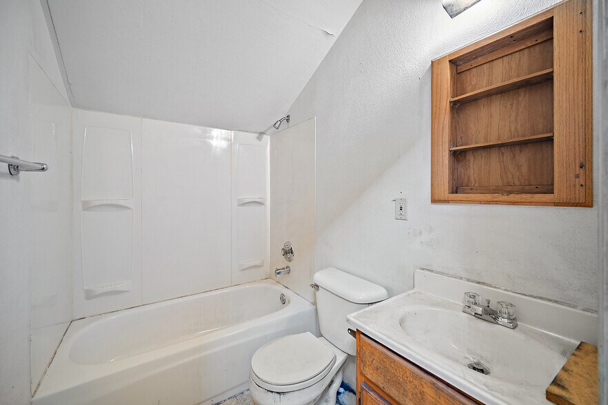 More Photos Of 18 1/2 Swope Ave, Colorado Springs Light Distribution For Sale