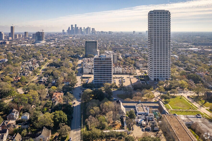 More Photos Of 2001 Kirby Dr, Houston Office For Lease