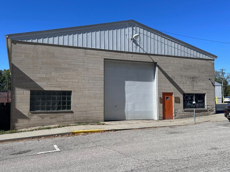 Primary Photo Of 633 N Morton St, Bloomington Research And Development For Lease