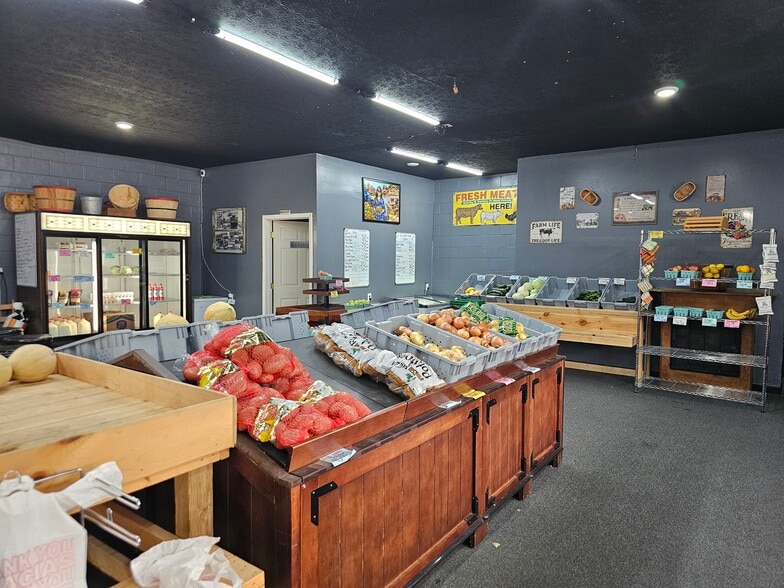 More Photos Of 27090 Scott Hwy, Winfield Freestanding For Sale