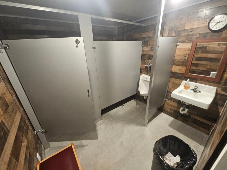 More Photos Of 206 & 210 Tumwater Blvd SW, Tumwater Unknown For Lease