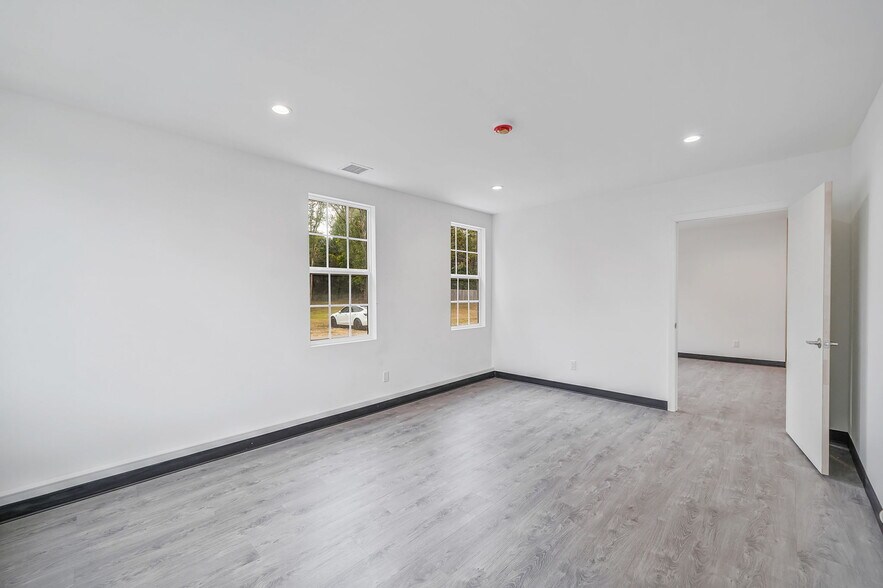 More Photos Of 533 Montauk Hwy, East Moriches Medical For Lease