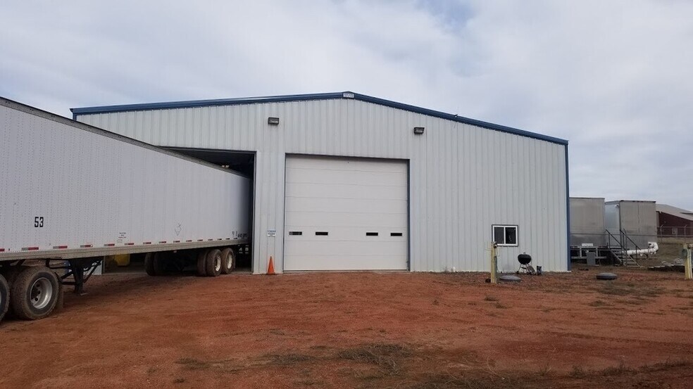 More Photos Of 132 104 Ave S, Killdeer Warehouse For Lease