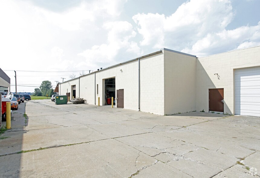 More Photos Of 41590 Production Dr, Harrison Township Manufacturing For Lease