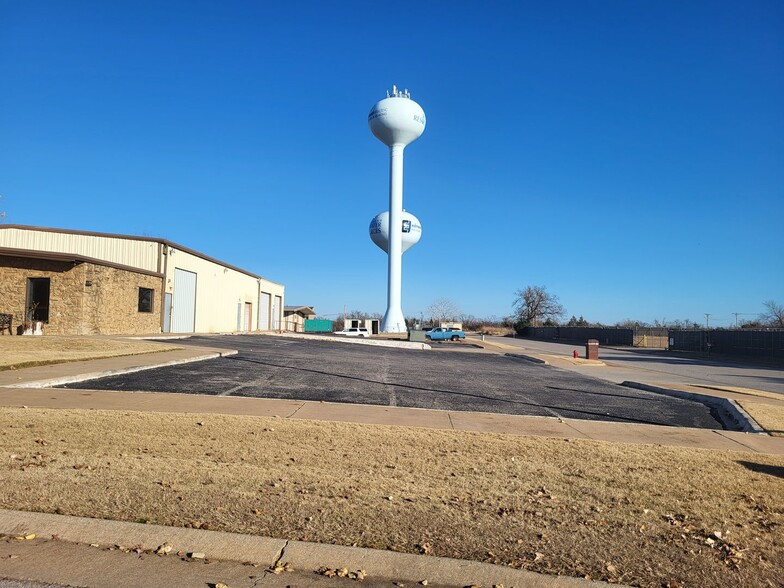 More Photos Of 4455 Woods and Sons Ave, Edmond Manufacturing For Lease