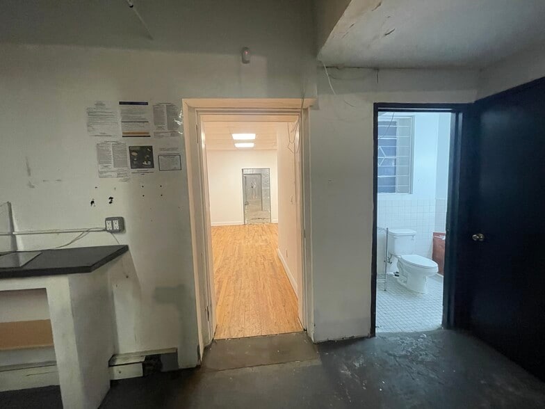 More Photos Of 413-415 E 119th St, New York Warehouse For Lease