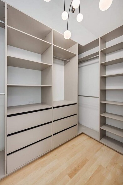More Photos Of 1219 W Madison St, Chicago Storefront Retail Residential For Lease