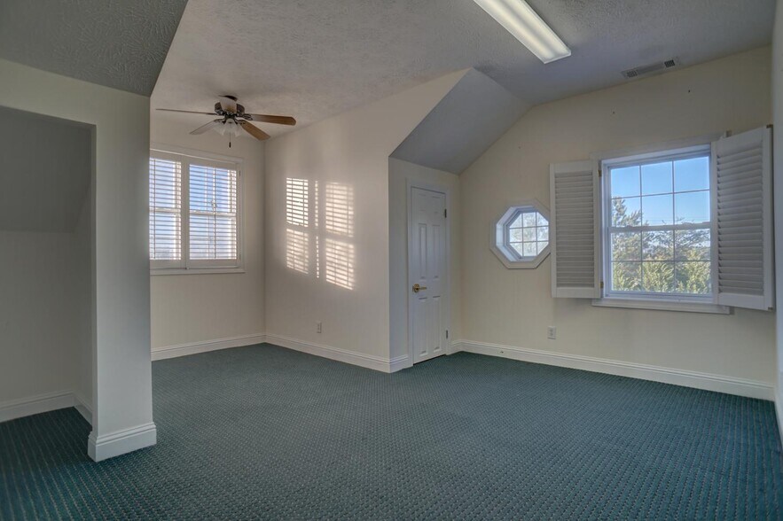 More Photos Of 100 Colony Park Dr, Cumming Bank For Sale