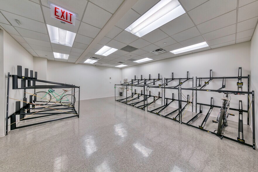 More Photos Of 200 W Jackson Blvd, Chicago Office For Lease